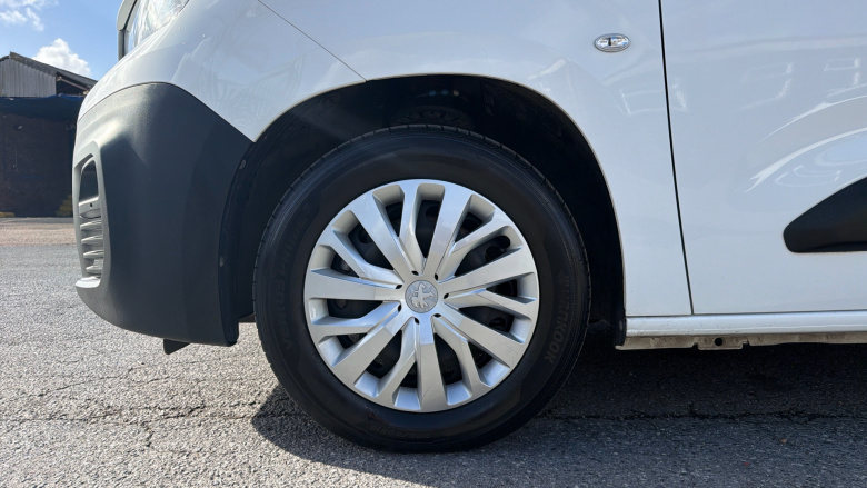 Peugeot Partner Long Diesel 850 1.5 BlueHDi 100 Professional Premium Crew Van